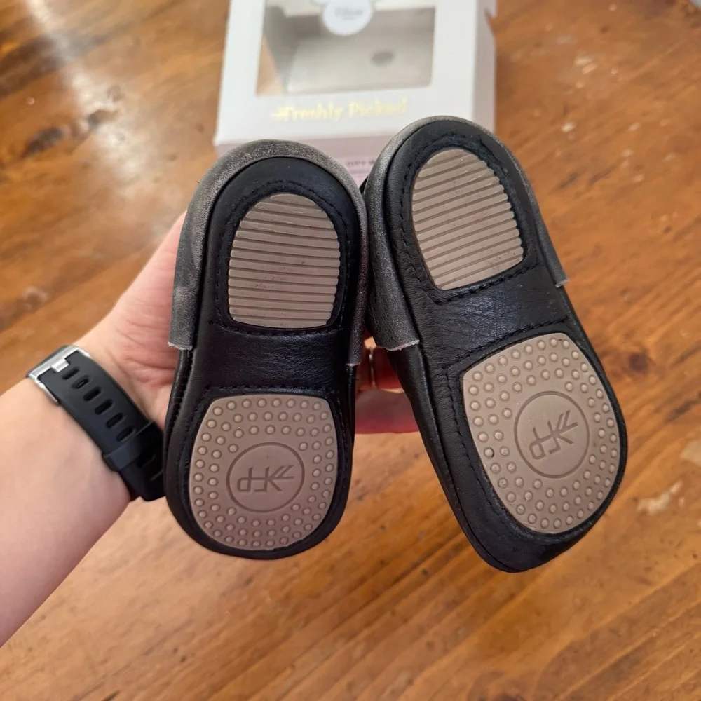 Freshly Picked Disney Mickey Mouse City Moccasins Mini Soles Size 5